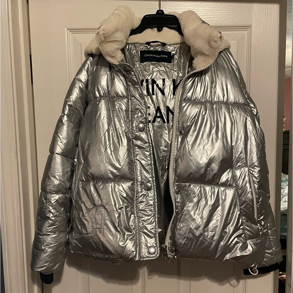 Calvin Klein Jeans Silver Puffer Jacket Coat Womens size Large soft lined hat